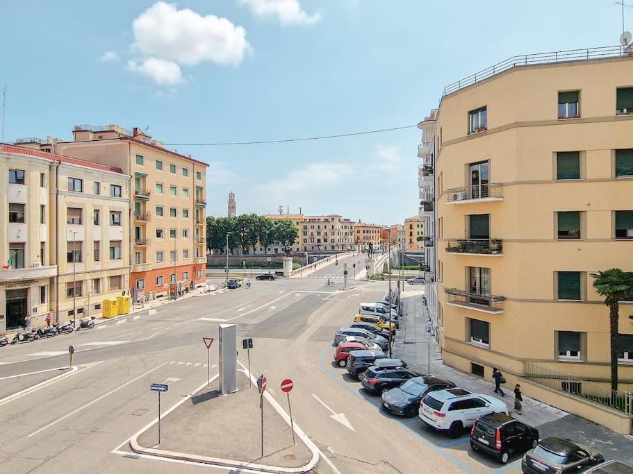 Charme On The River - City Center Apartment Verona Exterior photo